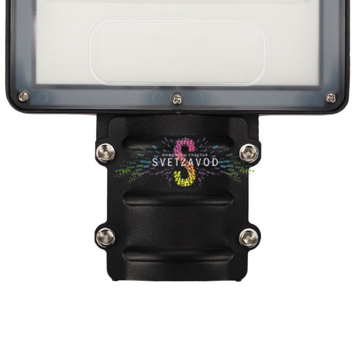 Детальное изображение светодиодного консольного светильника REXANT ДКУ-01: черный алюминиевый корпус, рассеиватель, консольный кронштейн для монтажа на столб.