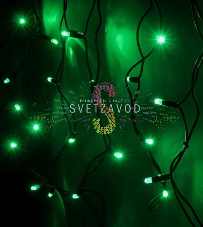 Детальное фото светодиодной бахромы Айсикл длиной 4.8 метра с зелеными светодиодами, черным каучуковым кабелем и видимыми соединительными коннекторами.