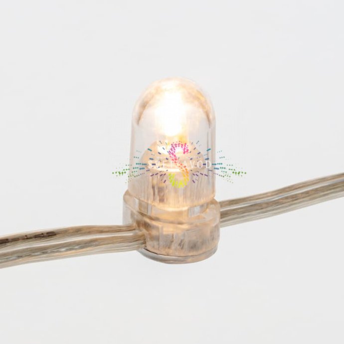 Крупный план светодиодной гирлянды Клип Лайт 12В с эффектом мерцания, прозрачным ПВХ-кабелем, защитными колпачками на диодах и степенью защиты IP65. Крупный план светодиодной гирлянды Клип Лайт 12В с эффектом мерцания, прозрачным ПВХ-кабелем, защитными колпачками на диодах и степенью защиты IP65.