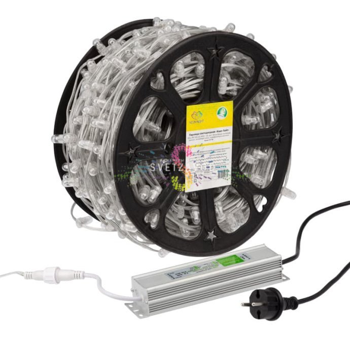 Крупный план светодиодной гирлянды Клип Лайт 12В с эффектом мерцания, прозрачным ПВХ-кабелем, защитными колпачками на диодах и степенью защиты IP65. Крупный план светодиодной гирлянды Клип Лайт 12В с эффектом мерцания, прозрачным ПВХ-кабелем, защитными колпачками на диодах и степенью защиты IP65.