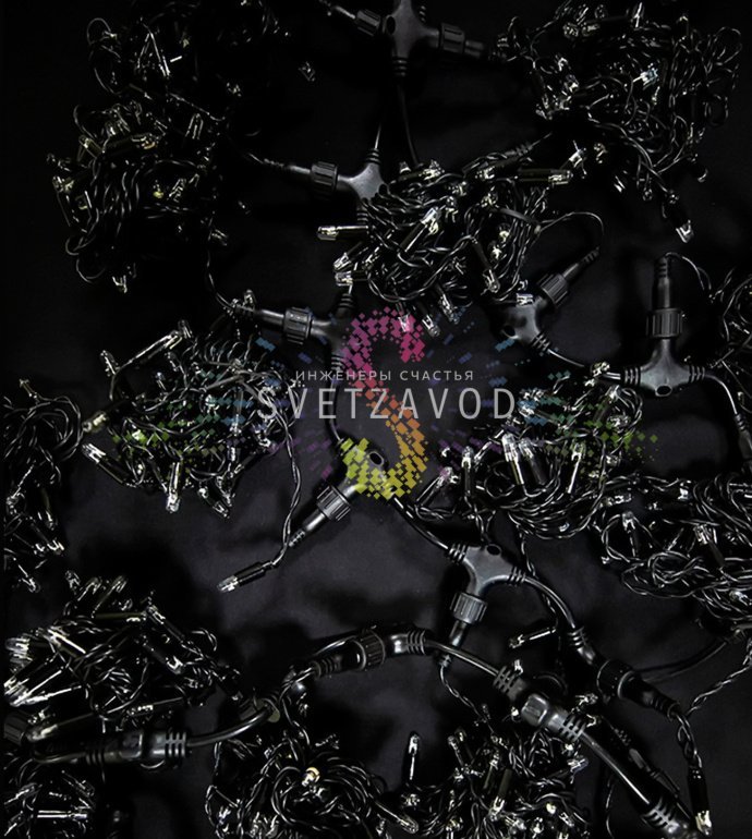 Детальное фото светодиодного дождя Rich Led: горизонтальный шлейф 2 метра с 20 нитями по 9 метров, черный провод ПВХ, светодиоды с защитными колпачками.