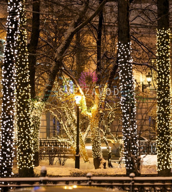 Детальное фото гирлянды Клип Лайт Спайдер Rich Led: три черные нити по 20 метров со светодиодами теплого белого цвета, блок питания 220/24В, упаковка. Детальное фото гирлянды Клип Лайт Спайдер Rich Led: три черные нити по 20 метров со светодиодами теплого белого цвета, блок питания 220/24В, упаковка.