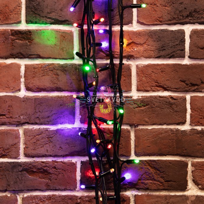 Детальное фото гирлянды-нити Твинкл Лайт длиной 20 метров. Видны черный каучуковый провод, яркие светодиоды с защитными колпачками и встроенный контроллер. Детальное фото гирлянды-нити Твинкл Лайт длиной 20 метров. Видны черный каучуковый провод, яркие светодиоды с защитными колпачками и встроенный контроллер.