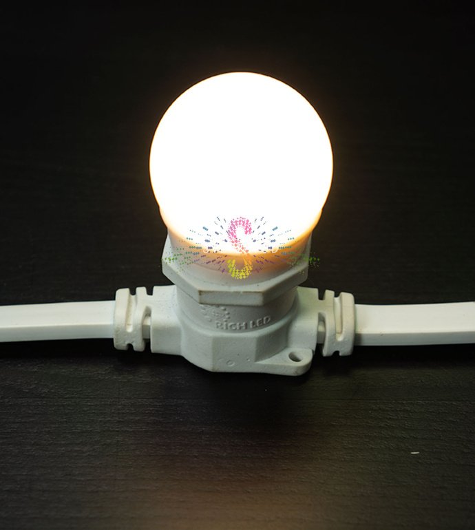 Детальное изображение декоративной LED-лампы SBL-922: матовая пластиковая колба диаметром 40 мм, цоколь Е27, 5 светодиодов SMD внутри.