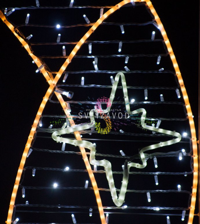 Крупный план светодиодной консоли «Ночное небо» для уличного освещения. Видны металлический каркас, светодиоды, создающие эффект звезд, и элементы крепления на опору.