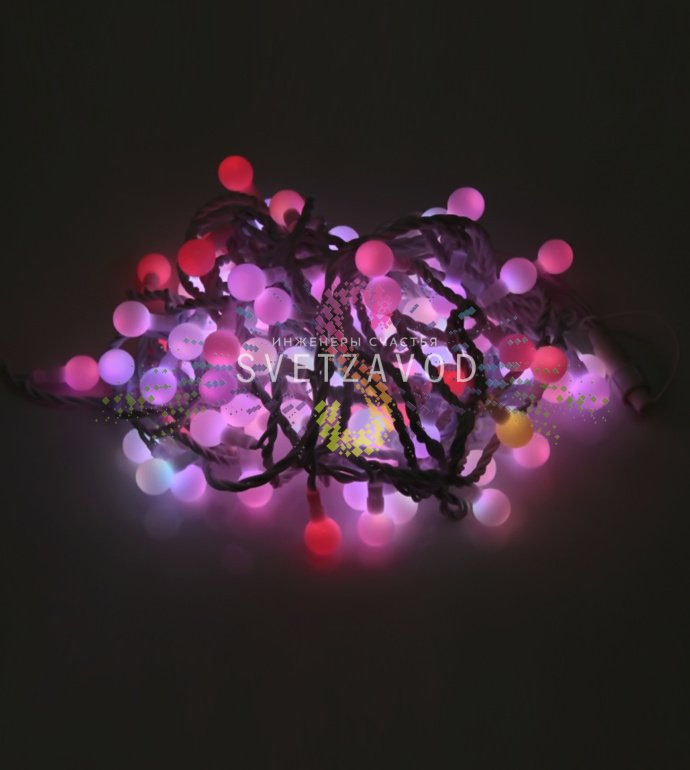 Детальное фото гирлянды Шарики: белый каучуковый шнур, 100 светодиодных шариков диаметром 25 мм с RGB-подсветкой, демонстрация медленной смены цвета и степени защиты IP65.