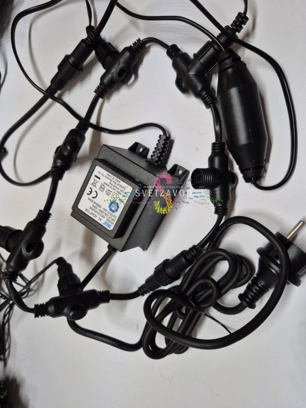 Детальное фото Клип Лайт Спайдер: 5 нитей синих светодиодов с эффектом мерцания, черный провод ПВХ, блок питания 220/24В, упакованный в коробку.