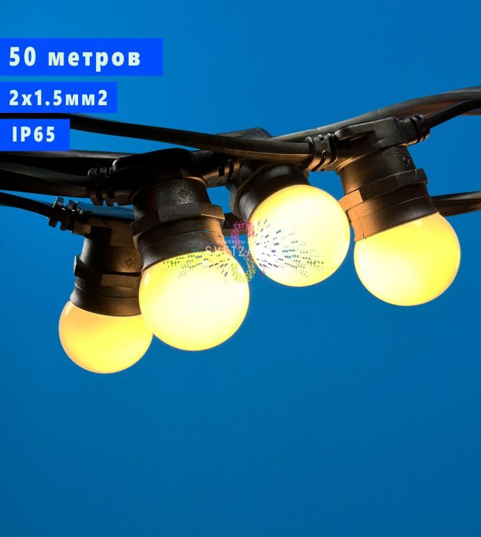 Крупный план влагозащищенной гирлянды Белт Лайт Rich Led: черный прорезиненный провод, патрон E27, маркировка IP65, демонстрация крепления.