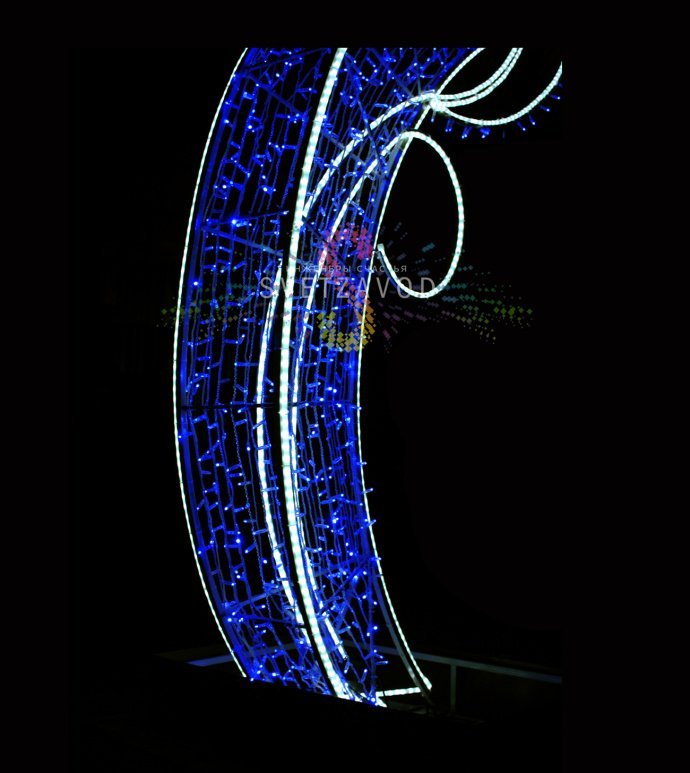 Детальное фото светодиодной арки Русский холод 350х300х35 см, металлический каркас с антикоррозийным покрытием, подключенная к сети.