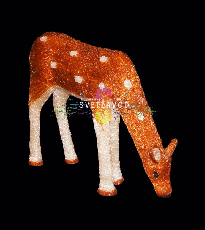 Детальное фото семьи акриловых оленей с равномерной LED-подсветкой. Видны три фигуры, коричневый корпус, монтажные кронштейны в основании, подключенный кабель и блок питания 220/24В.