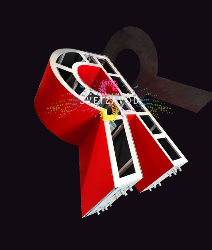 Детальное фото конструкции Звезды Победы: стальной каркас с антикоррозионным покрытием, композитные панели с пленкой ORACAL, крупный план объемных букв 9 МАЯ и креплений.