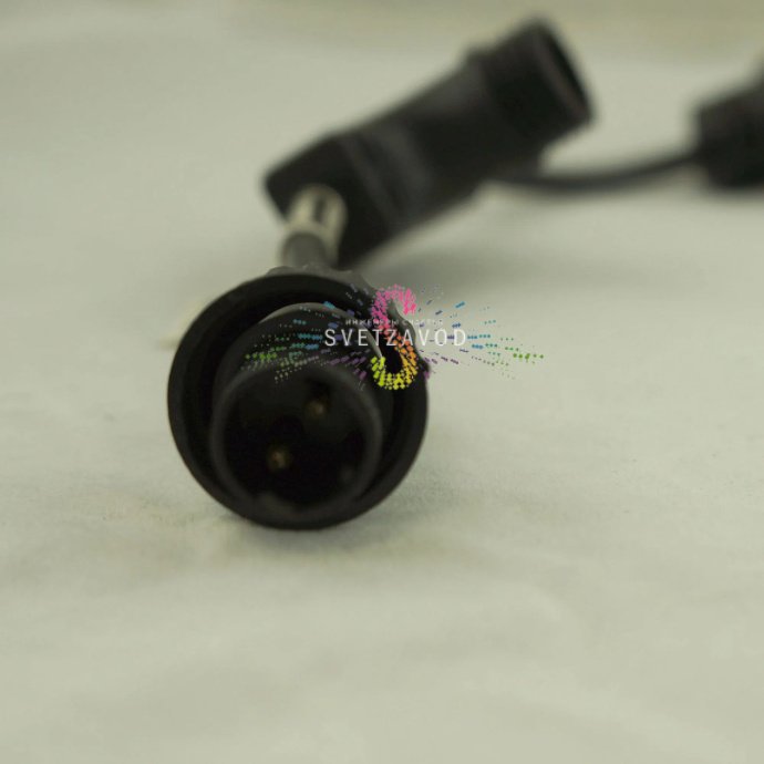 Детальное фото разветвителя для Клип Лайта с шестью коннекторами, прочным влагозащищенным корпусом IP67 и маркировкой напряжения 220/12В.