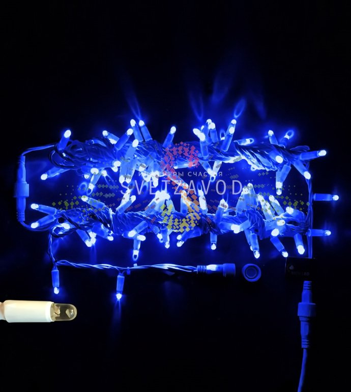 Детальное фото гирлянды-нити Стринг Лайт Rich Led: синие светодиоды с защитными колпачками на белом ПВХ проводе, расстояние между диодами 10 см.