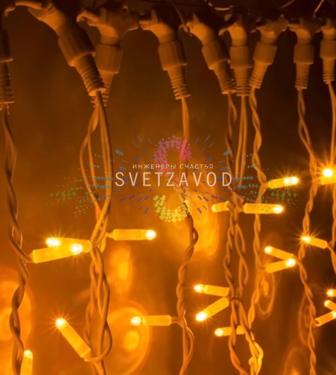 Детальное фото светодиодного дождя 2х6м: желтые нити с диодами, желтый каучуковый провод, горизонтальный шлейф с коннекторами.