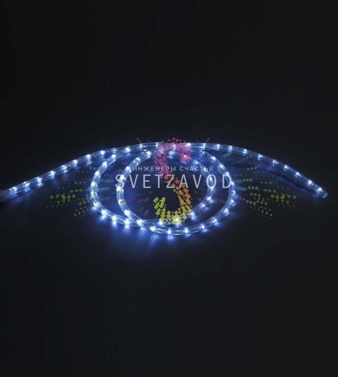Крупный план светодиодного дюралайта: видна цепочка из 36 светодиодов на метр в прозрачной оболочке, демонстрируется гибкость шнура.