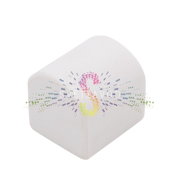 Крупный план заглушки для гибкого неона D-формы 16х16 мм от Neon-Night, упакованной в пластиковый пакет.