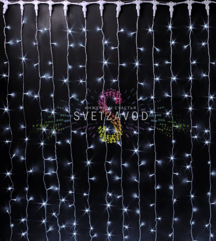 Детальное фото светодиодного дождя Rich Led: 20 вертикальных нитей по 2 метра, прозрачный ПВХ провод, защитные колпачки на диодах, коннекторы для соединения.