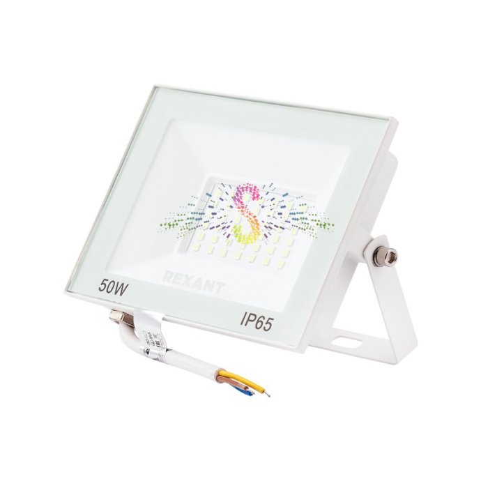 Светодиодный прожектор REXANT 50Вт белого цвета с алюминиевым корпусом, стеклянным рассеивателем и кронштейном для накладного монтажа на улице