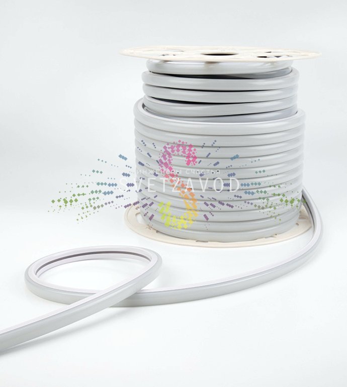 Детальное фото бухты светодиодного гибкого неона красного свечения. Видны D-образный профиль 16х16 мм, матовая оплетка, маркировка и коннекторы.