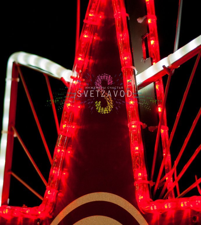 Детальное фото светодиодной консоли Орден ВОВ №1 на опоре освещения. Видны металлический каркас, двухцветная LED-подсветка и элементы крепления. Детальное фото светодиодной консоли Орден ВОВ №1 на опоре освещения. Видны металлический каркас, двухцветная LED-подсветка и элементы крепления.