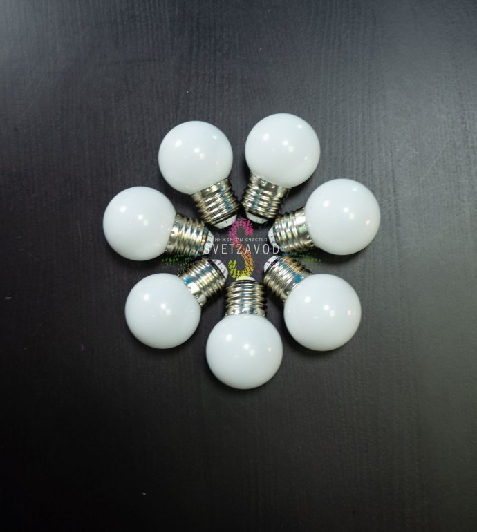 Детальное изображение декоративной LED-лампы SBL-922: матовая пластиковая колба диаметром 40 мм, цоколь Е27, 5 светодиодов SMD внутри.