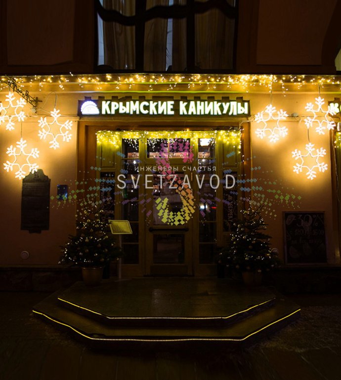 Детальное фото светодиодной снежинки Neon-Night на металлическом каркасе. Видны светодиодный дюралайт, ушко для монтажа и шнур питания.