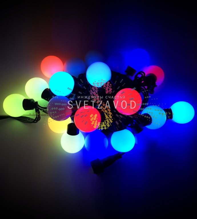 Детальное фото гирлянды Шарики Rich LED: черный ПВХ-шнур длиной 5 метров, 20 светящихся RGB-шариков, блок питания, коннекторы для соединения.