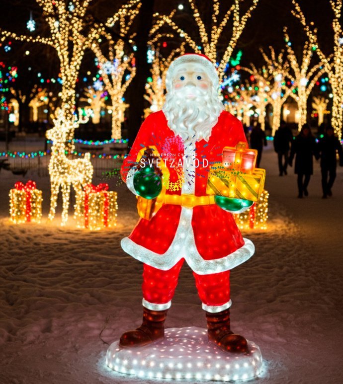 Детальное фото светодиодной фигуры Деда Мороза из стекловолокна с подарками, высота 170 см, для уличного использования. Детальное фото светодиодной фигуры Деда Мороза из стекловолокна с подарками, высота 170 см, для уличного использования.