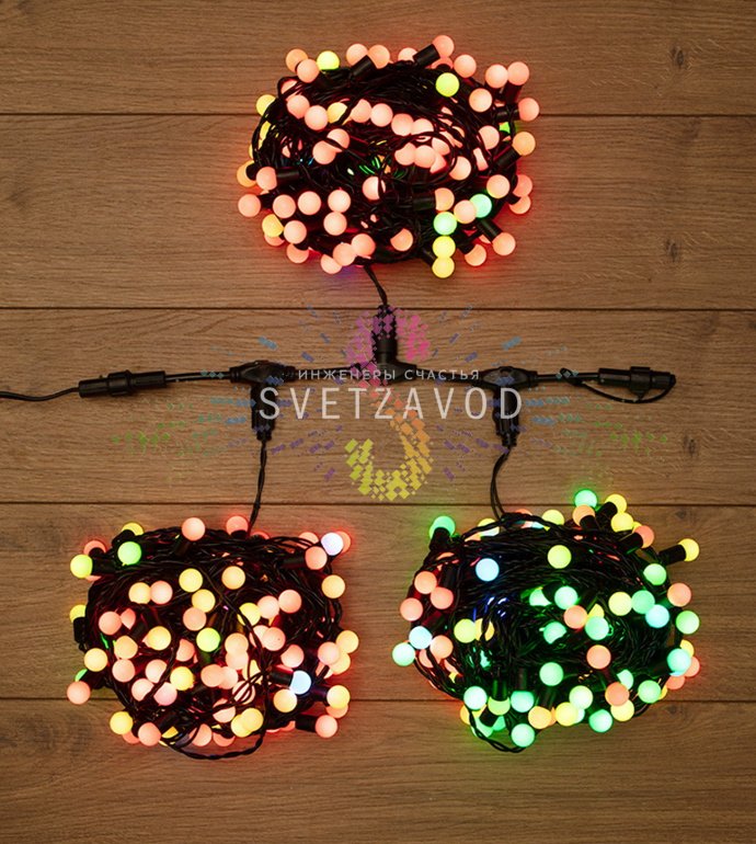 Детальное фото гирлянды Клип Лайт Спайдер Шарики RGB: черный ПВХ провод, шарики диаметром 17.5 мм, расстояние между диодами 15 см, виден контроллер и блок питания 220/24В.