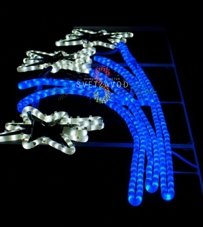 Детальное фото светодиодной консоли Букет белых звезд: три крупные звезды из LED-дюралайта на стальном каркасе, подключенные синим шлейфом.
