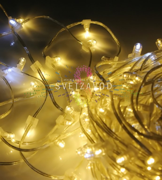 Крупный план светодиодной гирлянды Клип Лайт 12В: прозрачный ПВХ-кабель, светодиоды в защитных колпачках, демонстрация подключения.