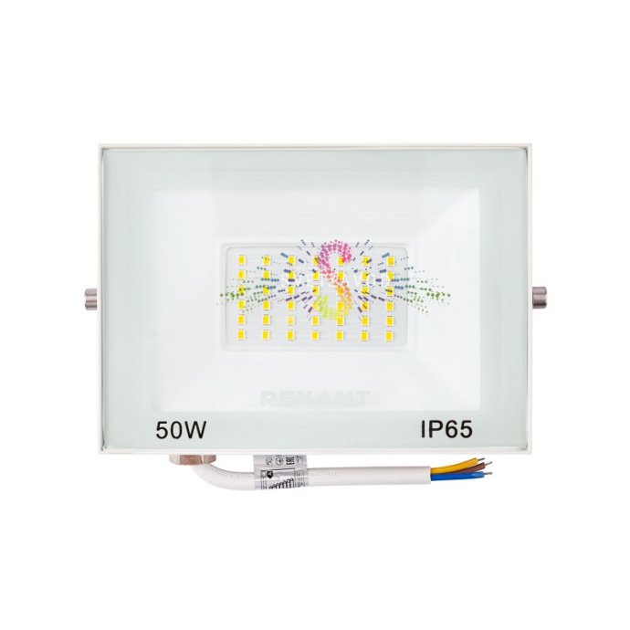 Детальное изображение светодиодного прожектора REXANT 50Вт в белом алюминиевом корпусе со стеклянным рассеивателем, демонстрирующее крепление и габариты 14.5х13х3.3 см.