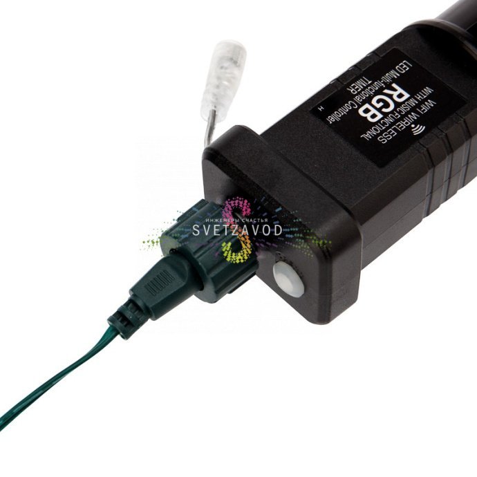 Детальное фото умной Wi-Fi гирлянды Твинкл Лайт длиной 18 метров с зеленым ПВХ проводом и 120 RGB светодиодами, демонстрирующее упаковку и блок питания.