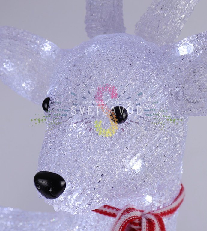 Детальное фото акриловой 3D фигуры Северный олень. Видны светодиоды по контуру, металлический каркас, блок питания 24В и упаковка.