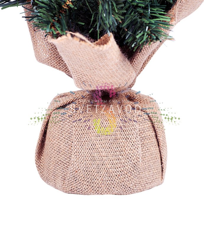 Детальное фото елочки Neon-Night: зеленая хвоя из ПВХ, плетеный текстильный мешочек, устойчивая подставка, компактный размер 60 см.