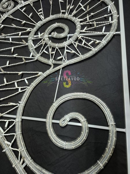 Детальное фото светодиодной консоли Полярная звезда 200х91 см. Видны металлический каркас, светодиоды белого и теплого белого свечения, степень защиты IP65.