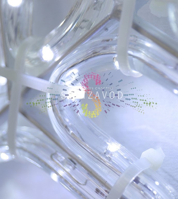 Детальное фото светодиодной снежинки 55см на металлическом каркасе, с вилкой и ушком для монтажа, для уличного и домашнего использования.