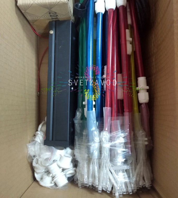 Детальное фото светового фейерверка 'Шар': металлическая конструкция с 36 пластиковыми лучами, контроллер и блок питания 220/24В.