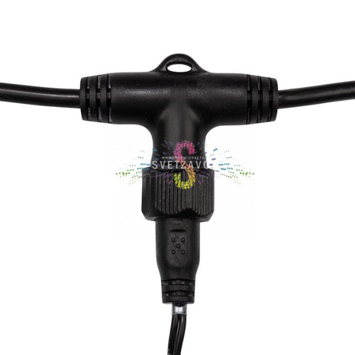 Крупный план светодиодной гирлянды Клип Лайт Спайдер синего свечения на черном проводе ПВХ, демонстрация расстояния между диодами 15 см.