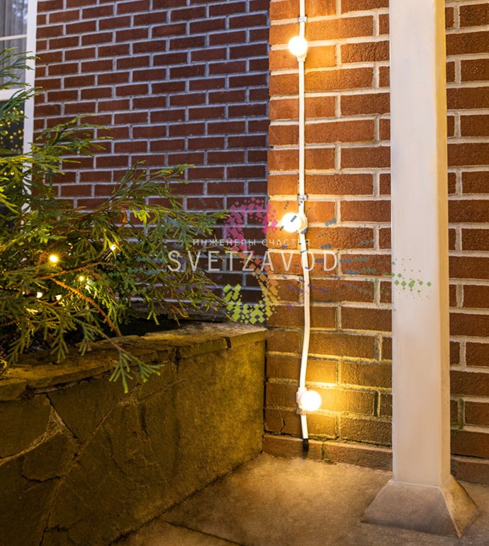 Детальное фото гирлянды Белт лайт Neon-Night: белый каучуковый кабель, патроны E27 с шагом 15 см, крепление фиксинг, степень защиты IP65.