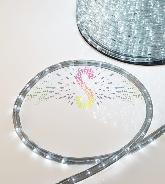 Крупный план светодиодного дюралайта Neon-Night: прозрачная ПВХ трубка с яркими белыми светодиодами внутри, демонстрирующая мерцающий эффект.