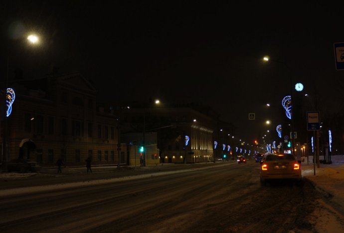 Детальное фото светодиодной консоли Прованс для уличного освещения, размеры 165х70 см, стальной профиль с полимерным покрытием.