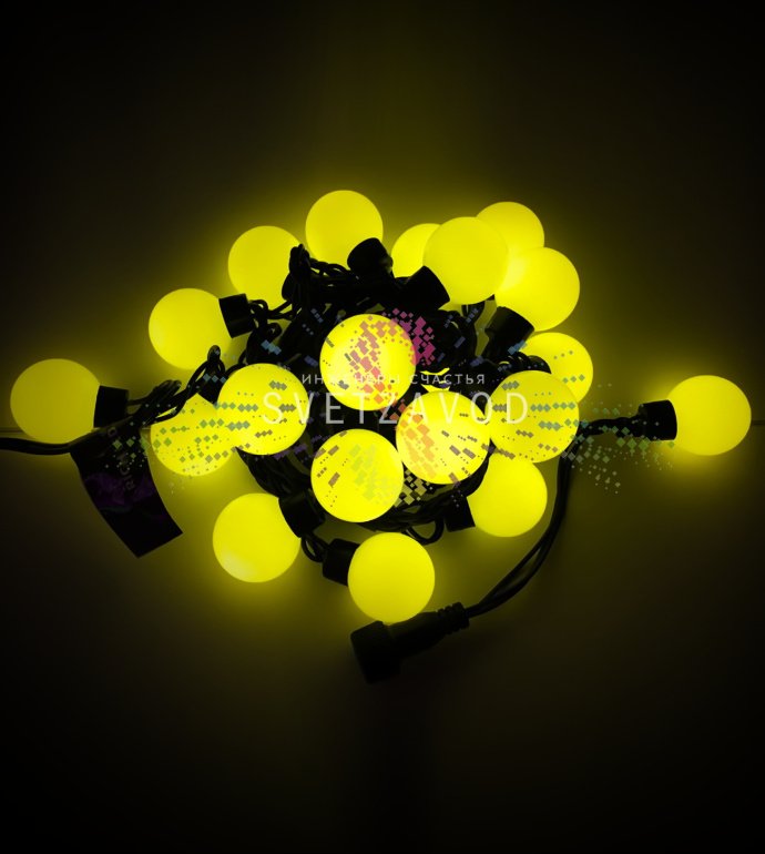 Детальное фото гирлянды Rich LED: желтые светодиодные шарики на черном ПВХ шнуре длиной 5 метров, степень защиты IP65.