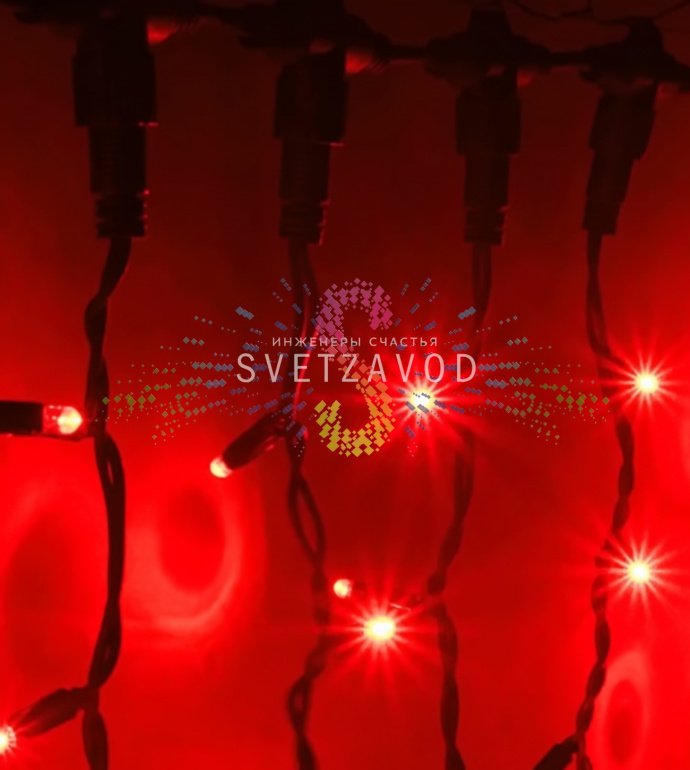 Детальное фото светодиодного дождя 2х6м, красный фиксинг. Видны 20 вертикальных нитей по 6 метров, черный каучуковый провод, IP65, коннекторы для соединения.