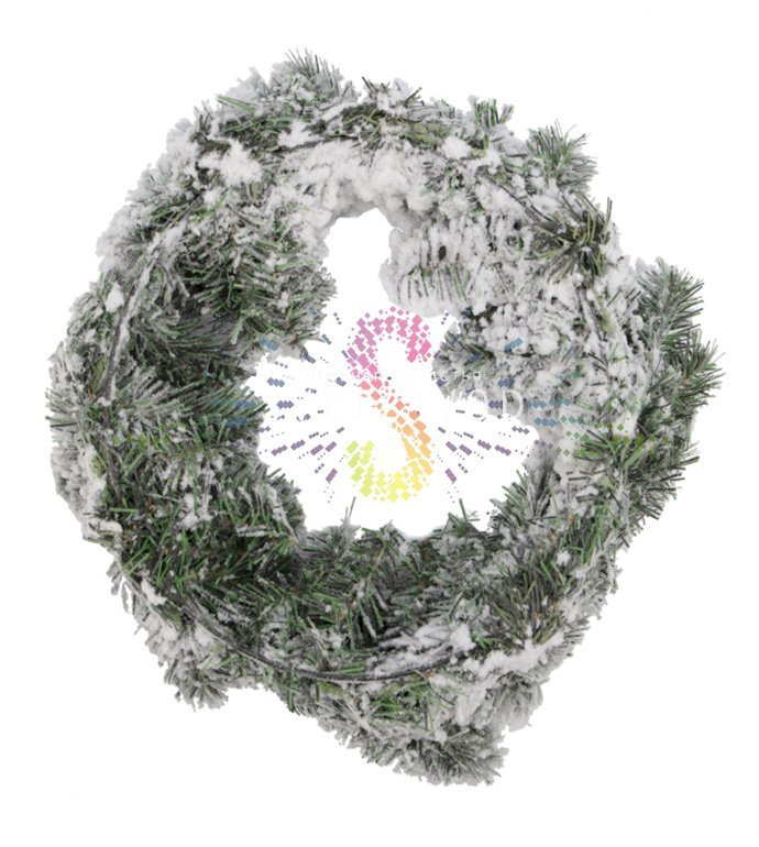 Детальное фото рождественского венка Neon-Night: реалистичные заснеженные ветки ПВХ, пышный объем, диаметр 45 см, темно-зеленая основа с белым покрытием.