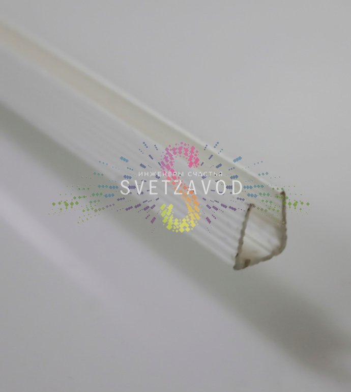 Пластиковый П-образный профиль длиной 2 метра для гибкого светодиодного неона сечением 8х18 мм, упакованный в стрейч-пленку.