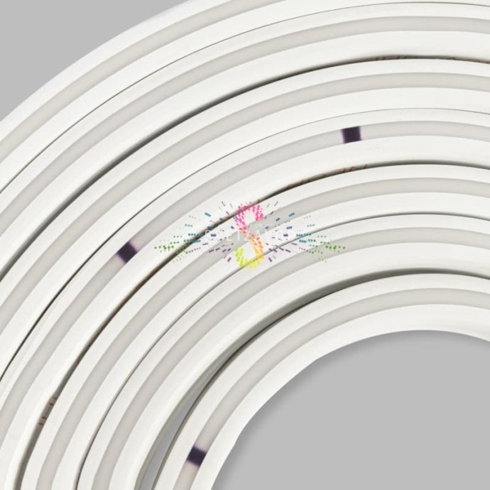 Крупный план светодиодного гибкого неона красного свечения, прямоугольного сечения 8х16 мм, с матовой оплеткой и светодиодами SMD2835