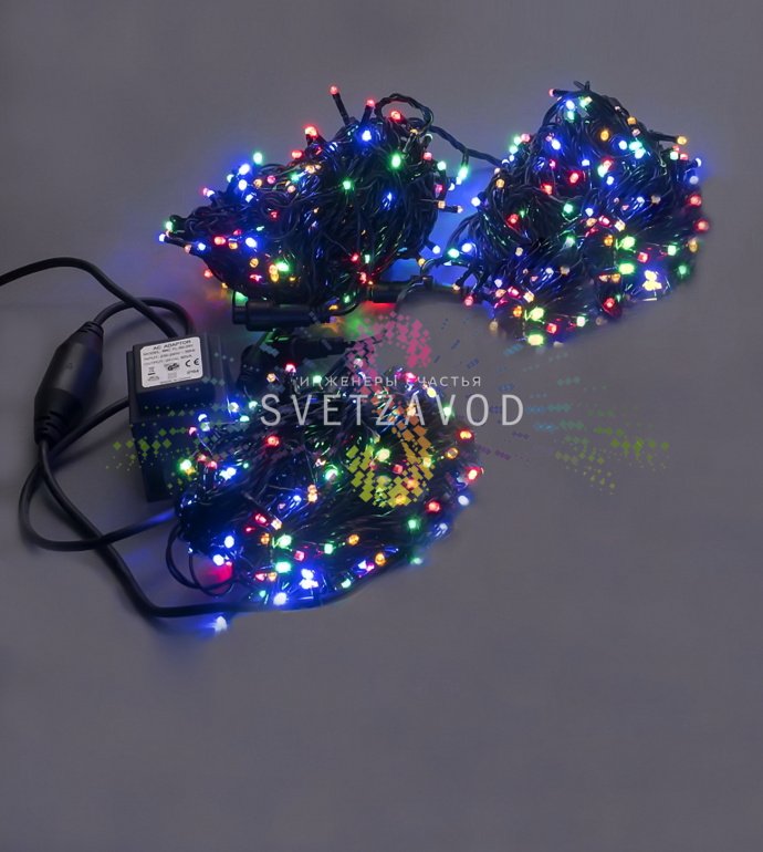 Детальное фото комплекта гирлянды Клип Лайт Спайдер: три нити черного провода со светодиодами, блок питания 220/24В, упаковка.