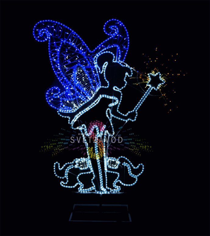 Детальное фото светодиодной композиции "Сказочные феи": две 2D фигуры высотой 200 см с металлическим каркасом, дюралайтом и гирляндами, установленные на улице.