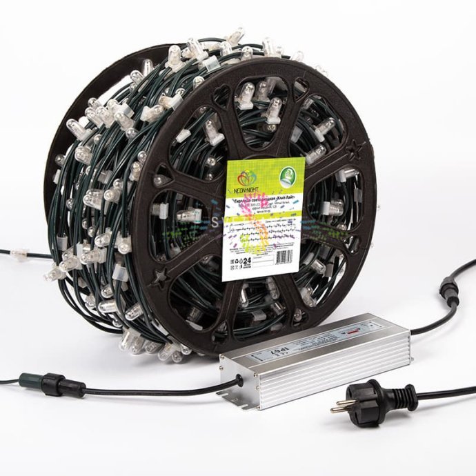 Крупный план светодиодной гирлянды Клип Лайт 12В в черной ПВХ изоляции с теплыми белыми светодиодами и защитными колпачками, демонстрирующая качество сборки.